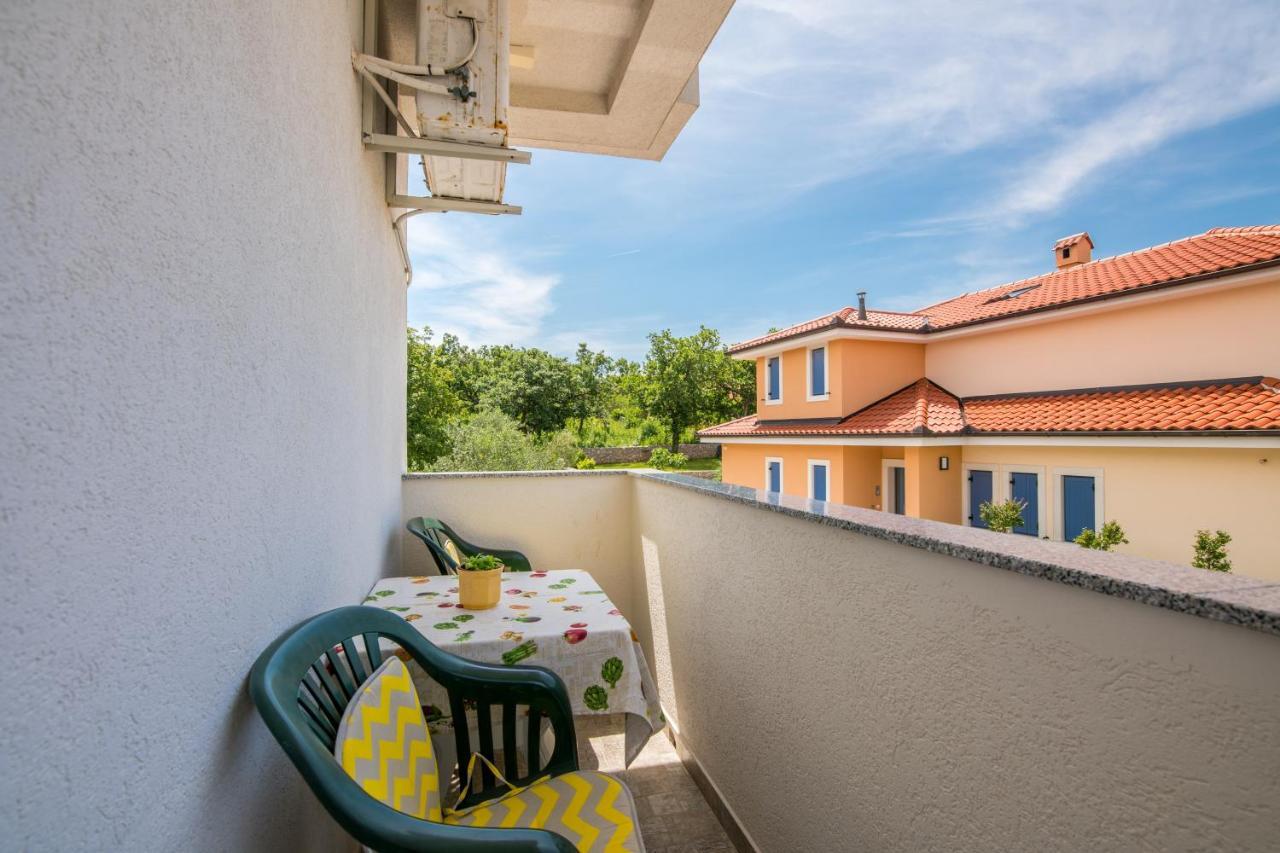 Apartment Mira 3 *